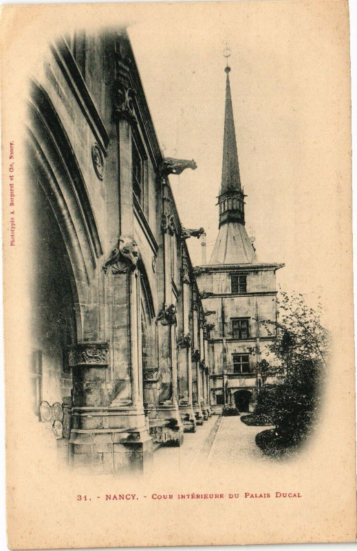 Carte postale ancienne Nancy-Cour Intérieure du Palais Ducal à Nancy