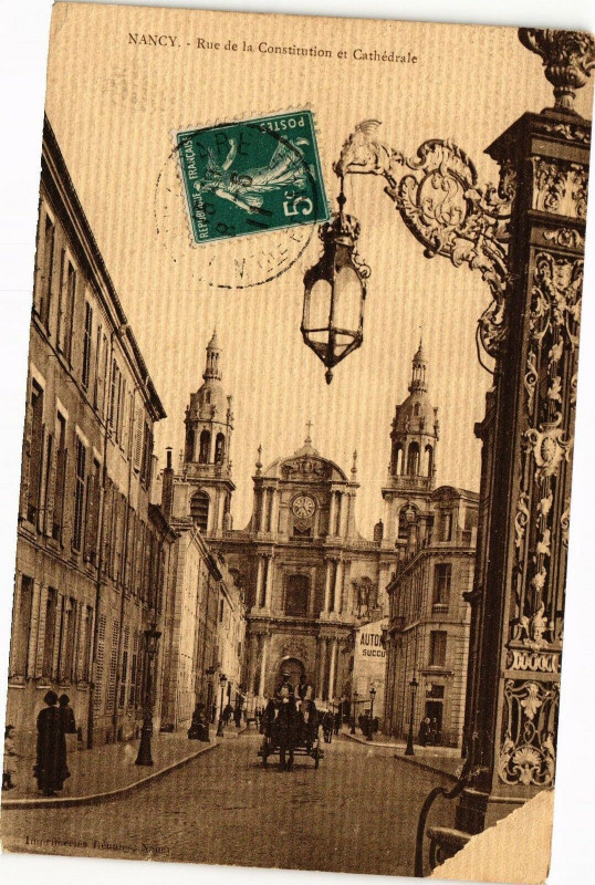 Carte postale ancienne Nancy-Rue de la Constitution et Cathédrale à Nancy