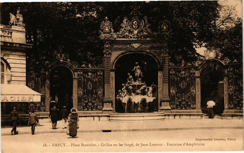 Carte postale ancienne Nancy-Place Stanislas-Grilles en fer forgé de Jean Lamour à Nancy