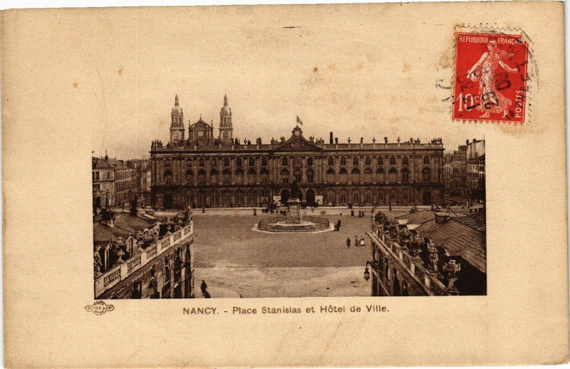 Carte postale ancienne Nancy-Place Stanislas et Hótel de Ville à Nancy