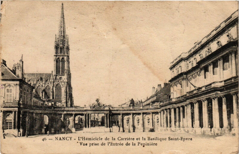 Carte postale ancienne Nancy-L'Hémicicle de la Carriére et la Basilique Saint Epvre à Nancy