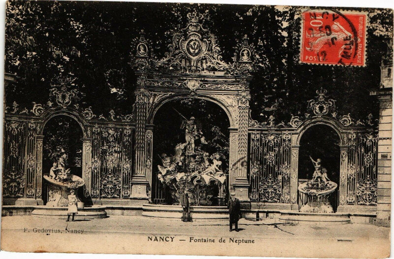 Carte postale ancienne Nancy-Fontaine de Neptune à Nancy