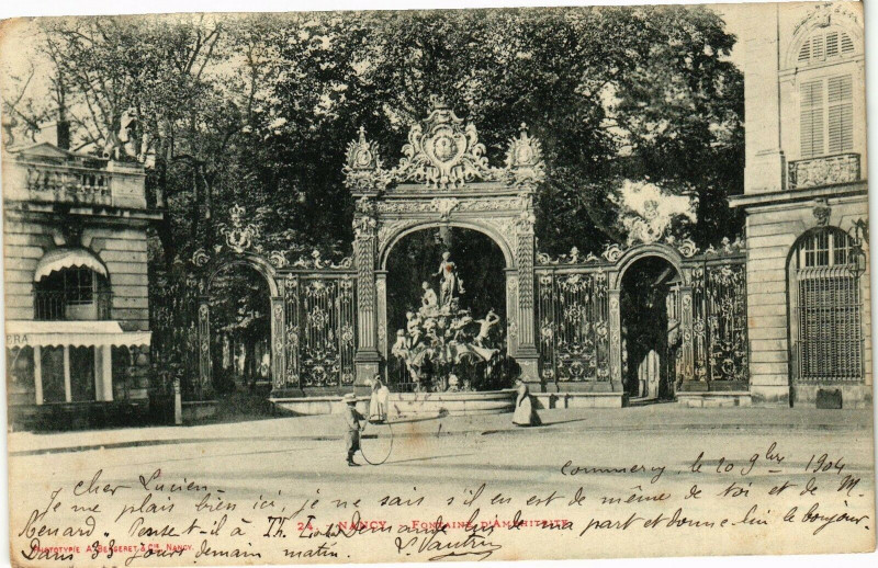 Carte postale ancienne Nancy-Fontaine d'Amphitrite à Nancy