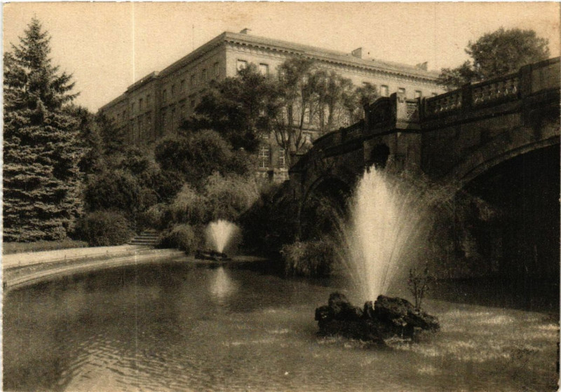 Carte postale ancienne Metz - Springbrunnen des Esplande à Metz