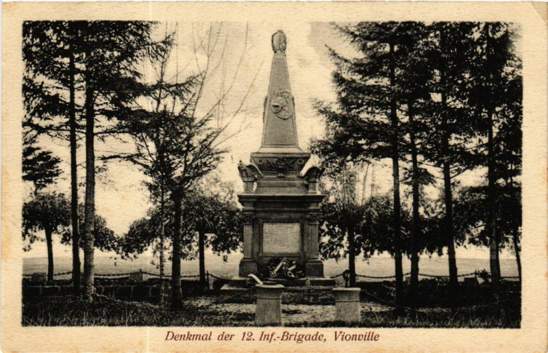 Carte postale ancienne Denkmal der 12. Inf-Brigade