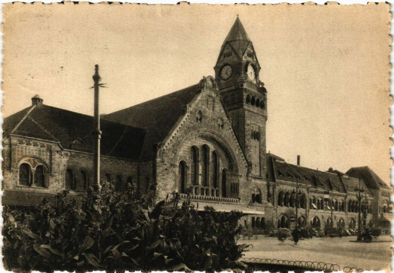 Carte postale ancienne Metz - Bahnhof à Metz