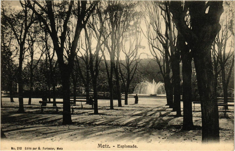 Carte postale ancienne Metz - Esplanade à Metz