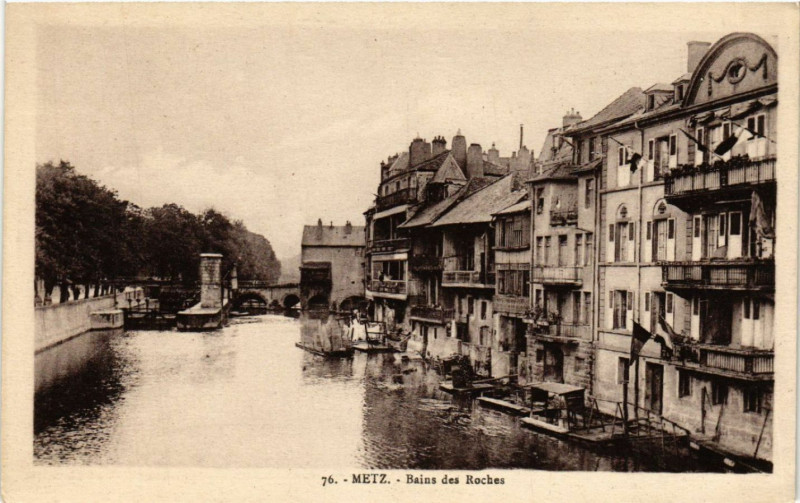 Carte postale ancienne Metz - Bains des Roches à Metz