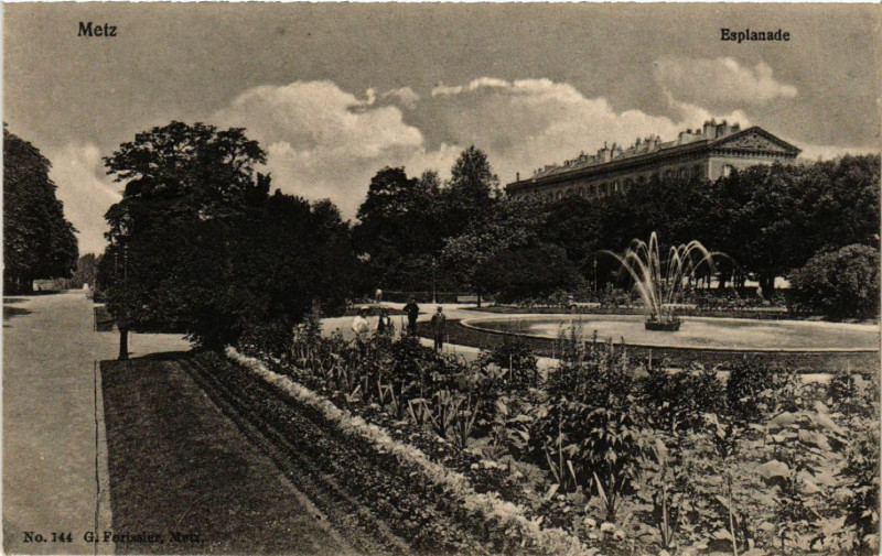 Carte postale ancienne Metz - Esplanade à Metz