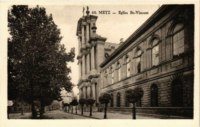 Carte postale ancienne Metz - Eglise Saint-Vincent à Metz