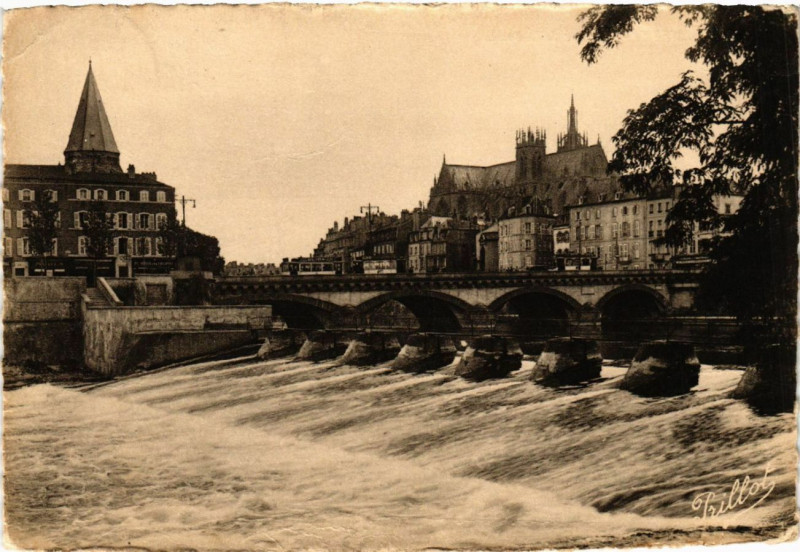 Carte postale ancienne Metz - La digue de la Pucelle à Metz