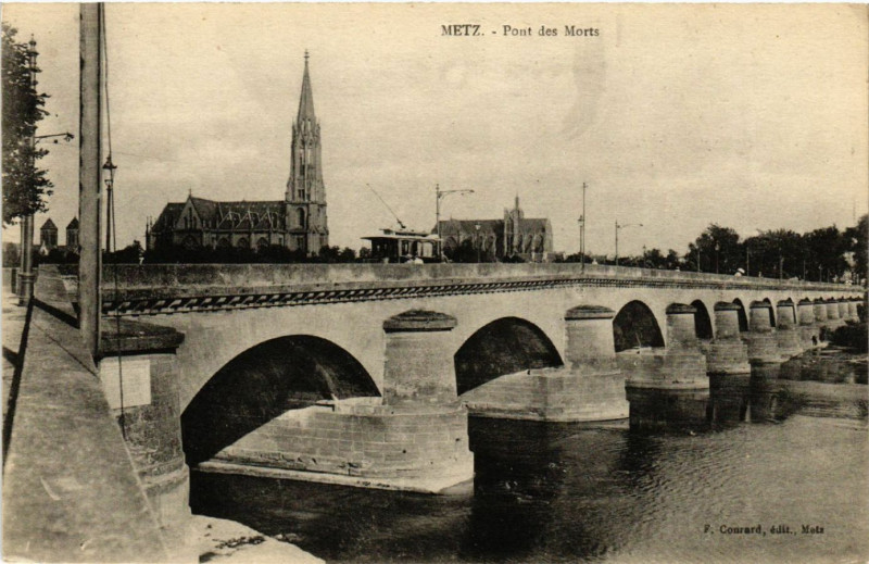 Carte postale ancienne Metz - Pont des Morts à Metz