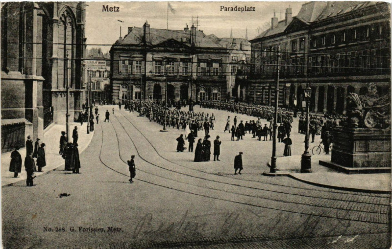 Carte postale ancienne Metz - Paradeplatz à Metz
