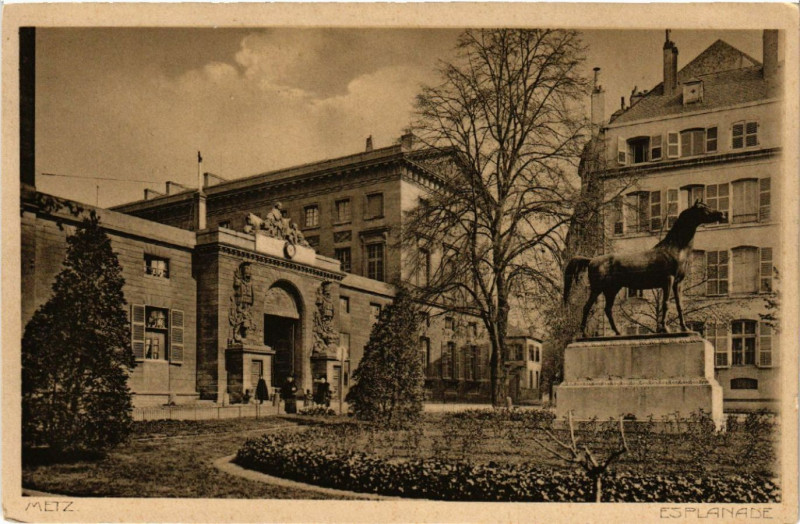 Carte postale ancienne Metz - Esplanade à Metz