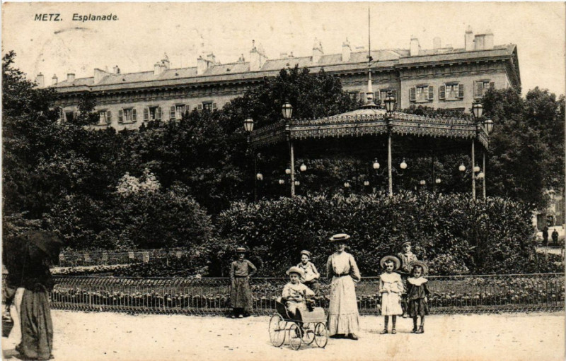 Carte postale ancienne Metz - Esplanade à Metz