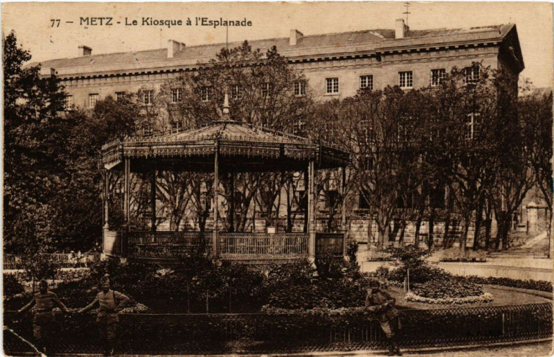 Carte postale ancienne Metz - Le Kiosque a l'Esplanade à Metz