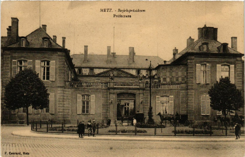 Carte postale ancienne Metz - Bezirksprasidium - Prefecture à Metz
