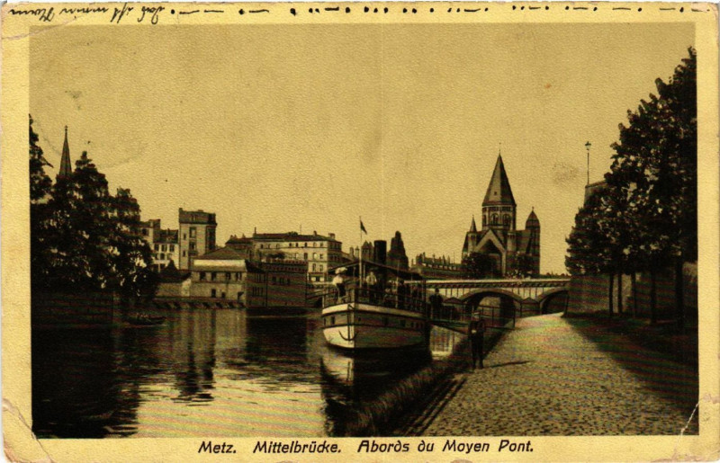 Carte postale ancienne Metz Mittelbrucke. Abords du Moyen Pont à Metz