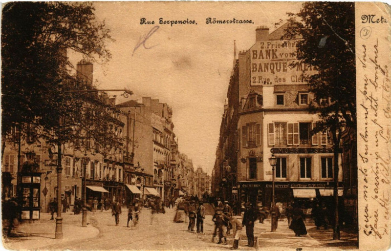 Carte postale ancienne Metz - Rue Serpenoise Romerstrasse à Metz