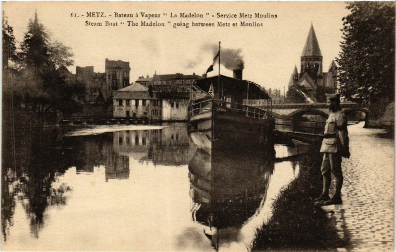 Carte postale ancienne Metz Bateau a Vapeur La Madelon Service Metz Moulins Streat à Metz