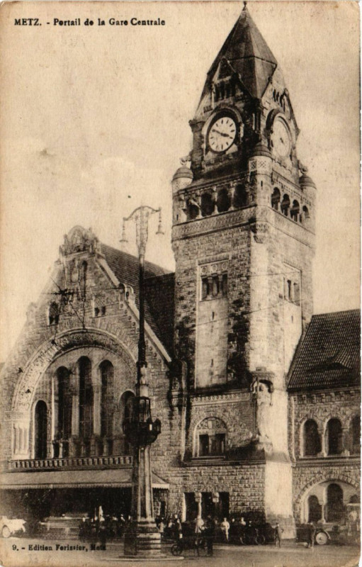 Carte postale ancienne Metz - Portail de la Gare Centrale à Metz
