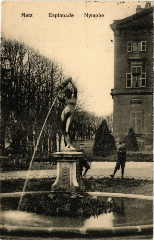 Carte postale ancienne Metz Esplanade Nymphe à Metz
