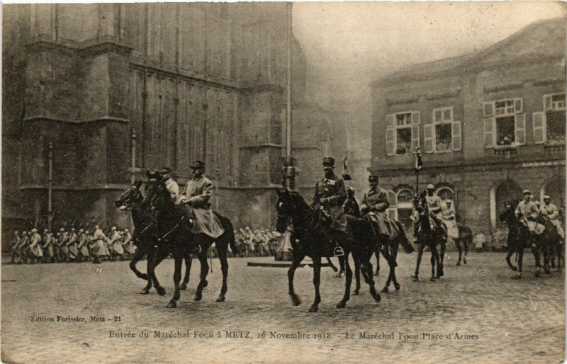 Carte postale ancienne Entrée du Marechal Foch aMETZ 26 Nov 1918 Marechal Foch Place à Metz