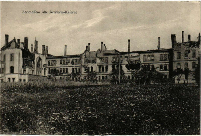 Carte postale ancienne Sarrebourg Saarburg i. L. Zerschossene alte Artillerie-Kaserne à Sarrebourg