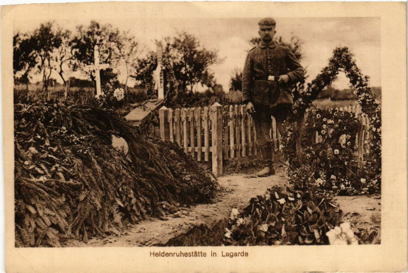 Carte postale ancienne Lagarde - Heldenruhestatte in Lagarde à Lagarde