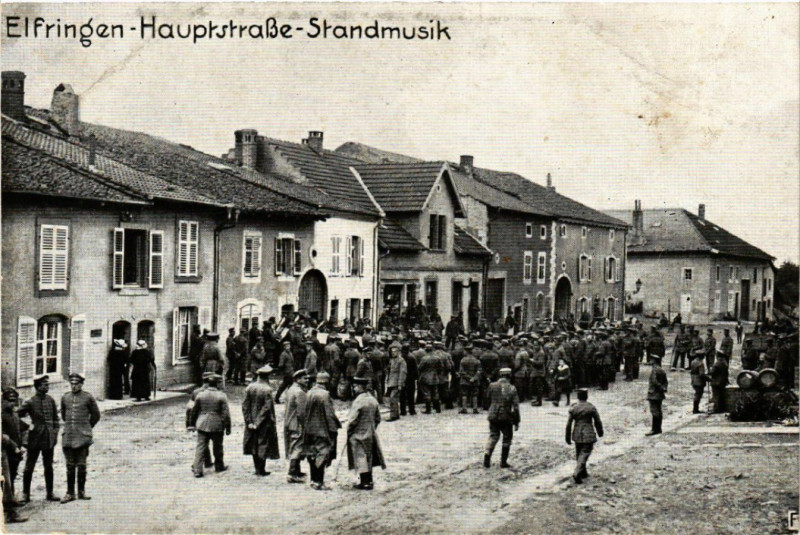 Carte postale ancienne Elfringen - Hauptstrasse - Standmusik