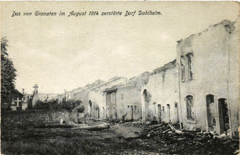 Carte postale ancienne Dorf Dahlheim - Rue Scene - Ruines 1914