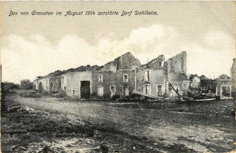 Carte postale ancienne Dorf Dahlheim - Rue Scene - Ruines 1914
