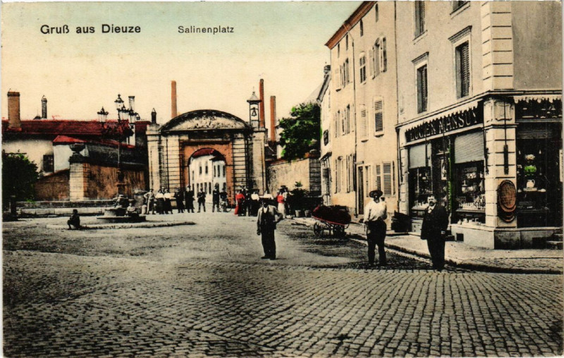 Carte postale ancienne Dieuze - Duss i. L. - Salinenplatz à Dieuze