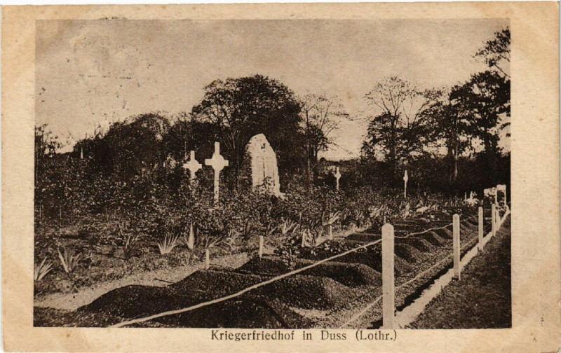 Carte postale ancienne Dieuze - Duss i. L. - Kriegerfriedhof à Dieuze