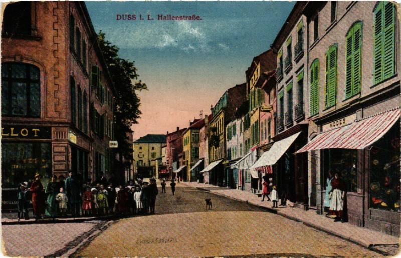 Carte postale ancienne Dieuze - Duss i. L. - Hallenstrasse à Dieuze