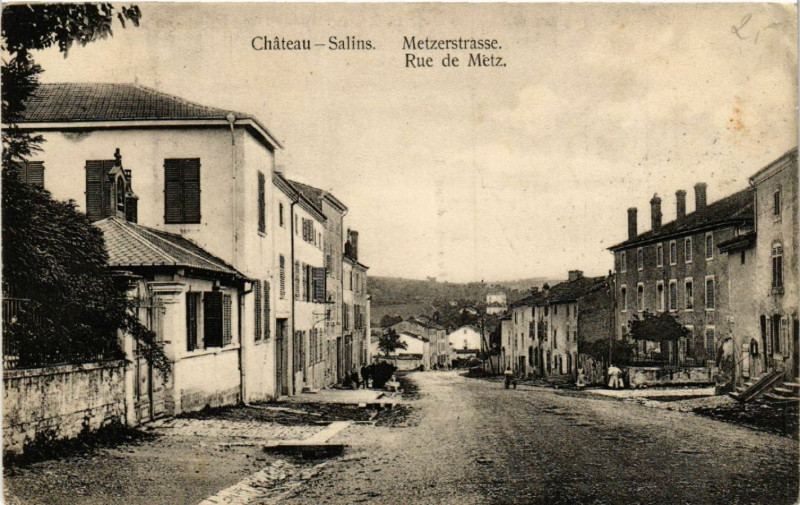 Carte postale ancienne Chateau-Salins - Rue de Metz - METZerstrasse à Château-Salins