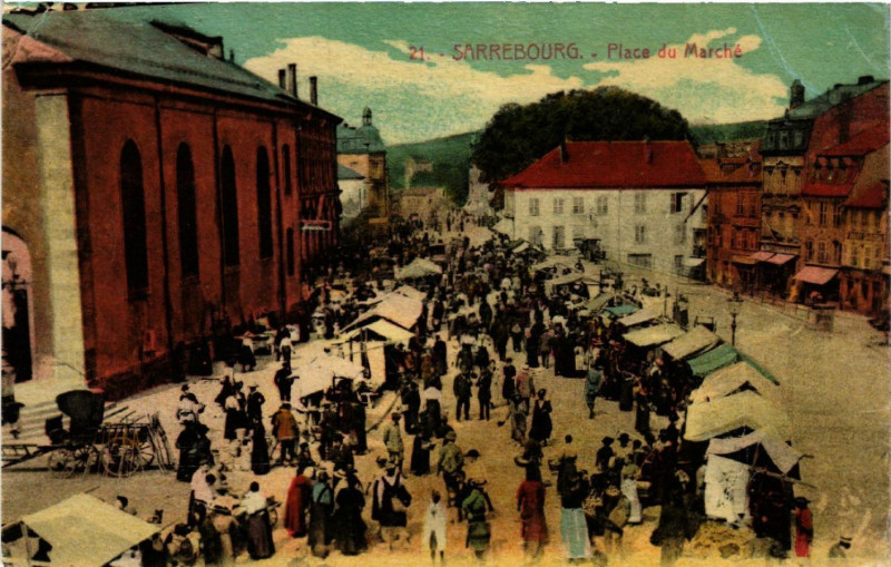 Carte postale ancienne Sarrebourg - Place du Marche à Sarrebourg