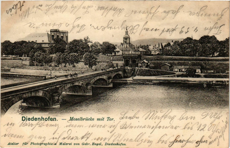 Carte postale ancienne Diedenhofen - Moselbrucke mit Tor