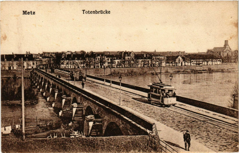 Carte postale ancienne Metz Totenbrucke à Metz
