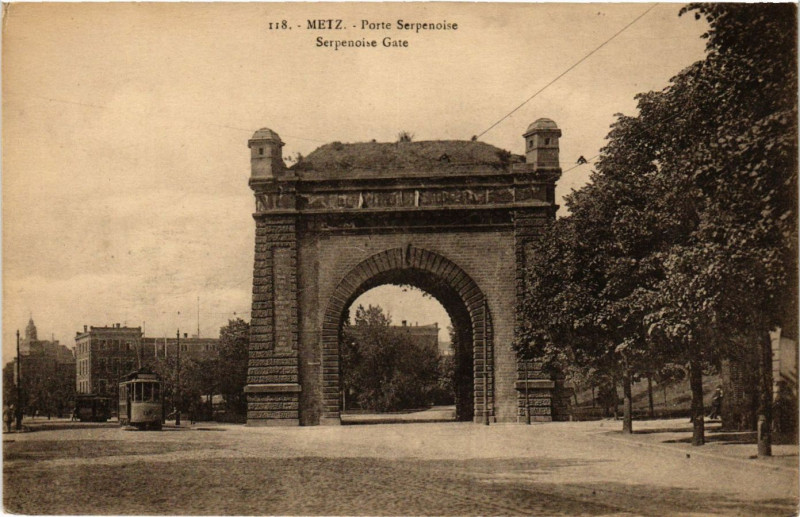 Carte postale ancienne Metz - Porte Serpenoise à Metz