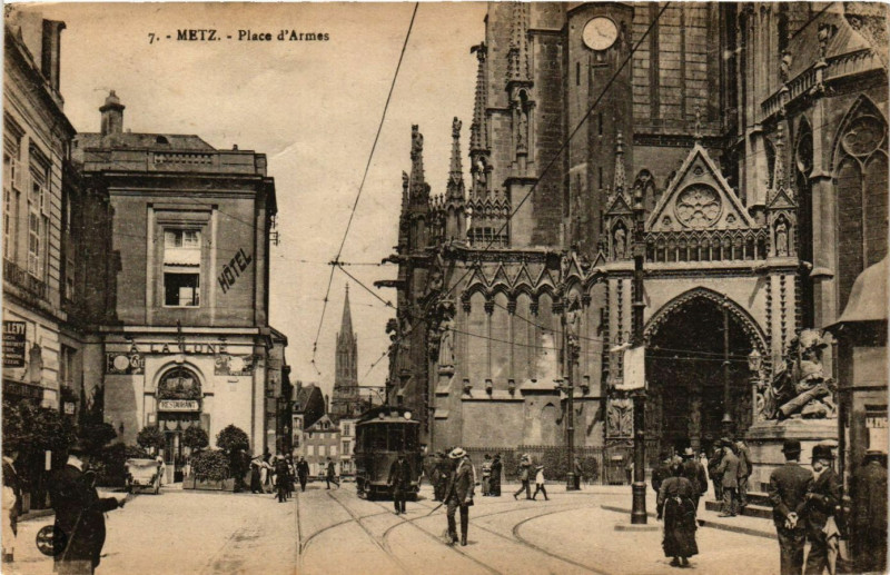 Carte postale ancienne Metz - Place d'Armes à Metz