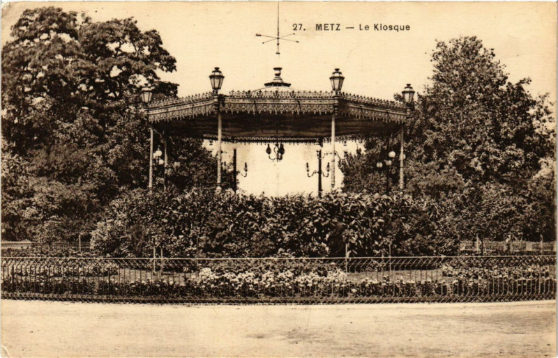 Carte postale ancienne Metz - Le Kiosque à Metz