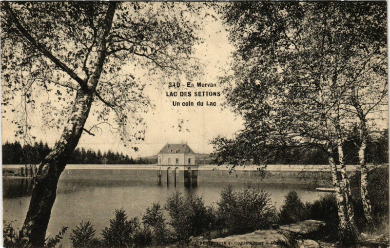 Carte postale ancienne En Morvan Lac des Settons Un coin du Lac