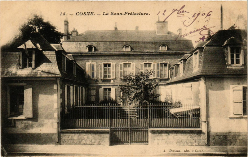 Carte postale ancienne Cosne - La Sous-Pretecture