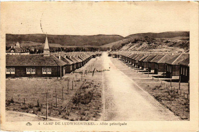 Carte postale ancienne Camp de Ludwigvuinskel - Allée principale