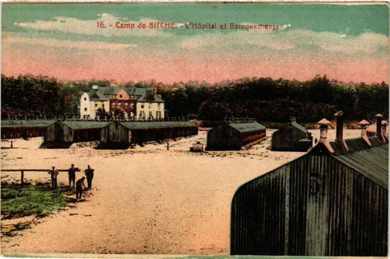 Carte postale ancienne Camp de Bitche - L'Hopital et Baraquements à Bitche