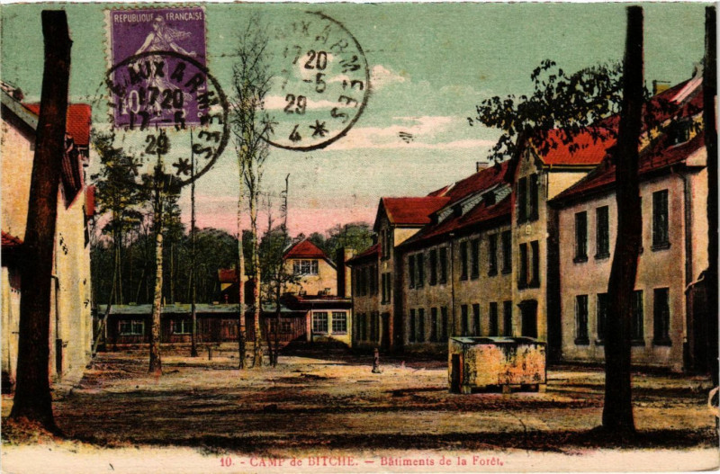 Carte postale ancienne Camp de Bitche - Batiments de la Foret à Bitche