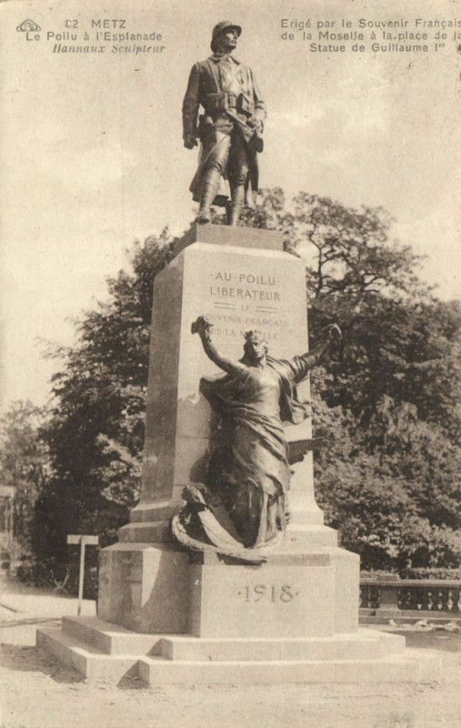 Carte postale ancienne Metz - Poilu a l'Esplanada à Metz