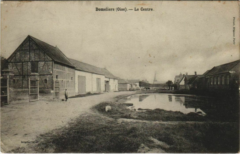 Carte postale ancienne Domeliers Le Centre à Doméliers