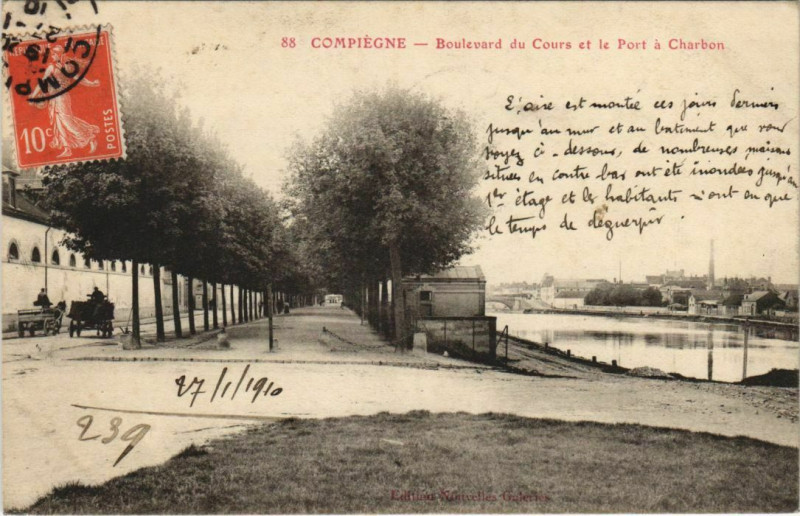 Carte postale ancienne Compiegne Boulevard du Cours à Compiègne